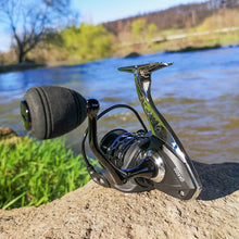 Load image into Gallery viewer, Gemsbuck 4000 Metal Spinning Reel