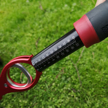 Load image into Gallery viewer, fish lip gripper with built-in scale
