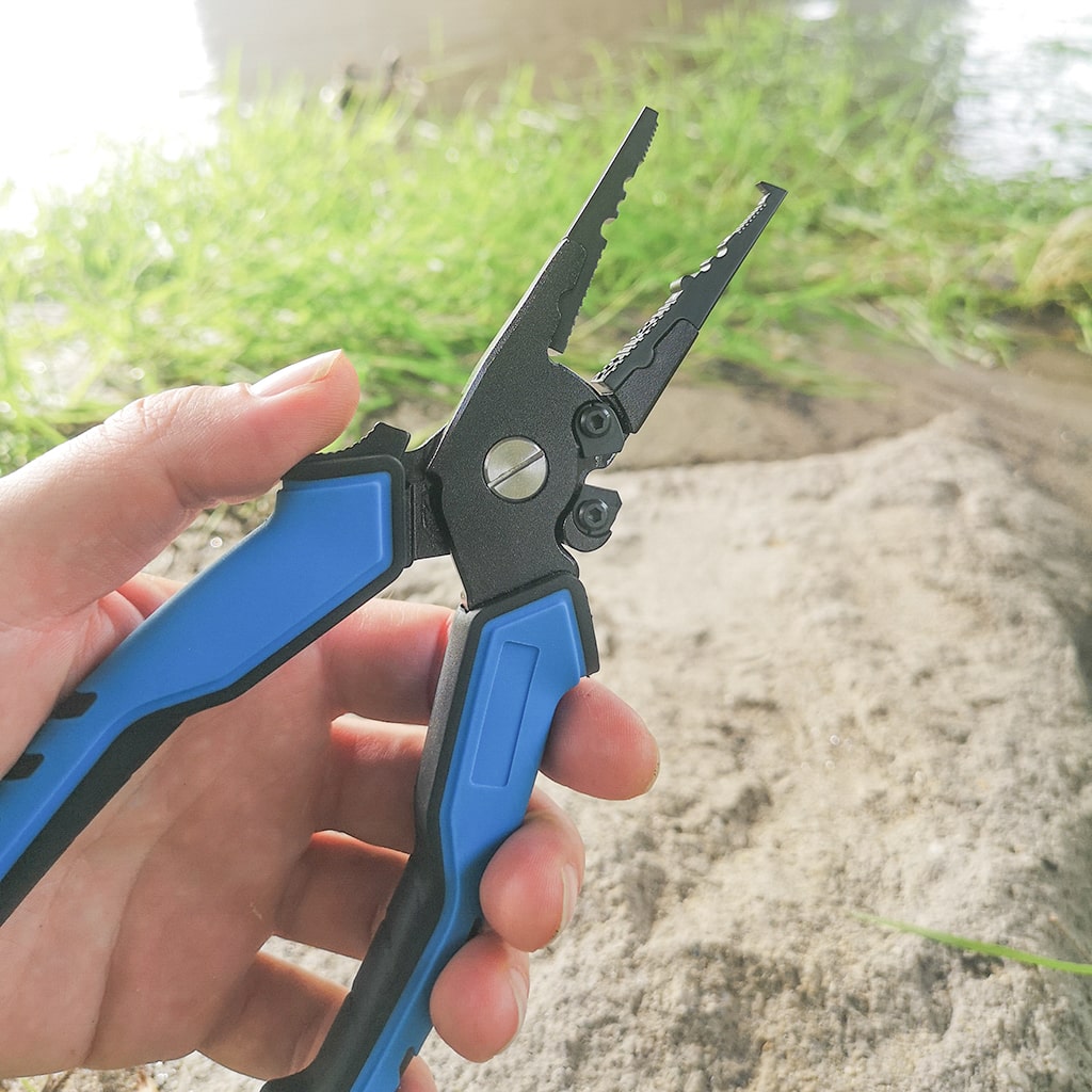Split Ring Fishing Pliers And Fish Gripper
